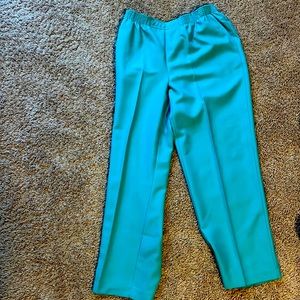 Casual pants that can be worn in professional or recreational settings.